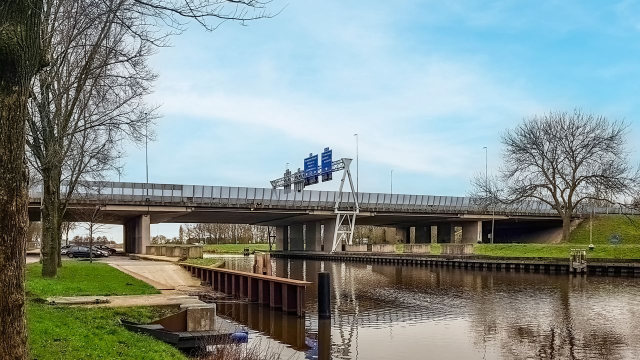 'Rijkswaterstaat moet gebreken bij viaduct A7 zo snel mogelijk oplossen'