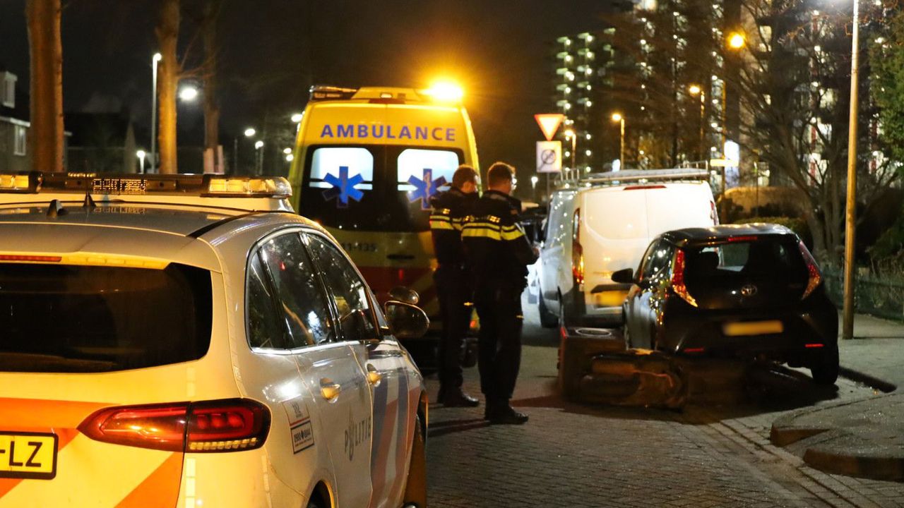 segment Raak verstrikt premier RTV Purmerend.nl - Sushi-bezorger rijdt tegen geparkeerde auto en moet naar  ziekenhuis